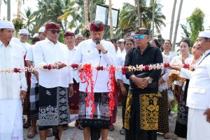 Wabup Dirga Hadiri Melaspas Jalan Pengrarung, Wakil Ketua DPC PDI Perjuangan Tabanan Dorong Gotong Royong dan Aspirasi Masyarakat
